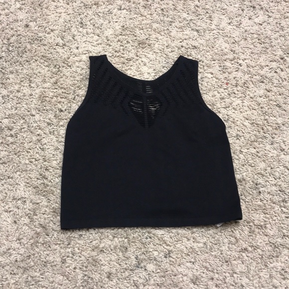 Tank tops/ crop tops - Picture 3 of 5